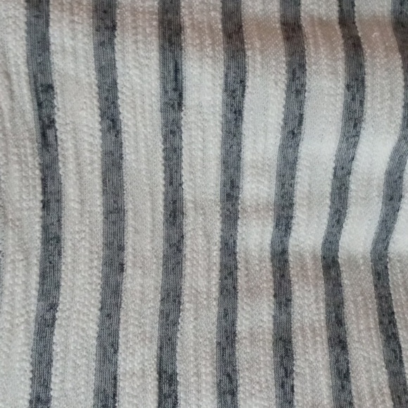 Cupio Long Sleeve Top size Small Cream  & Grey Strip, Preowned - Picture 4 of 9